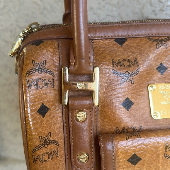 {VGUC} MCM monogram hand bag - Picture 6 of 15